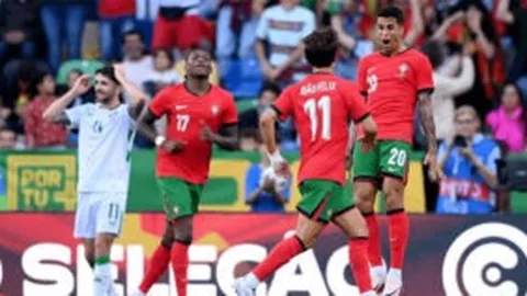 唐斯暴力上篮，格林遭闪躲！